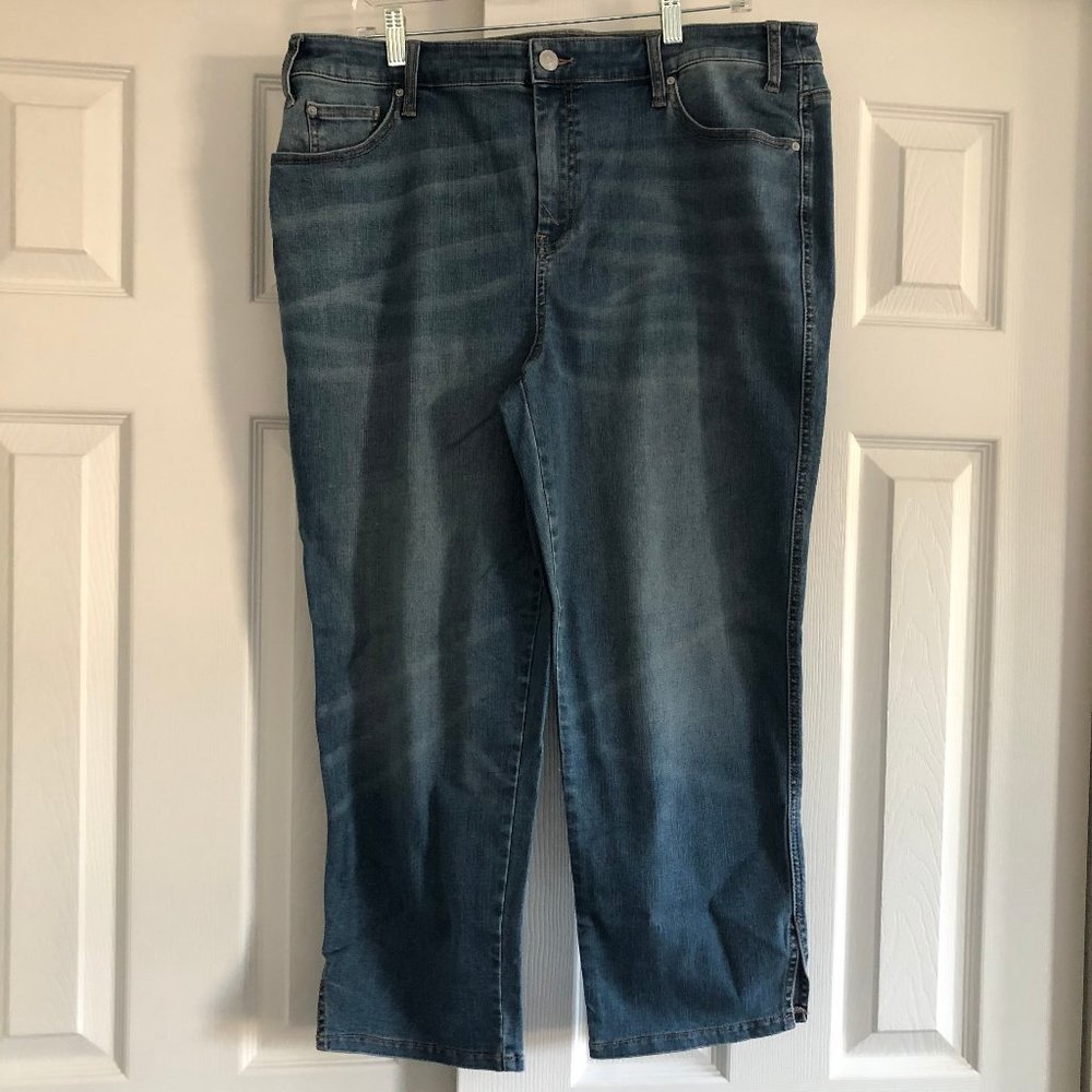 NWT Chico's Straight Cropped Ankle Jean Basic (Size 3 Reg)
